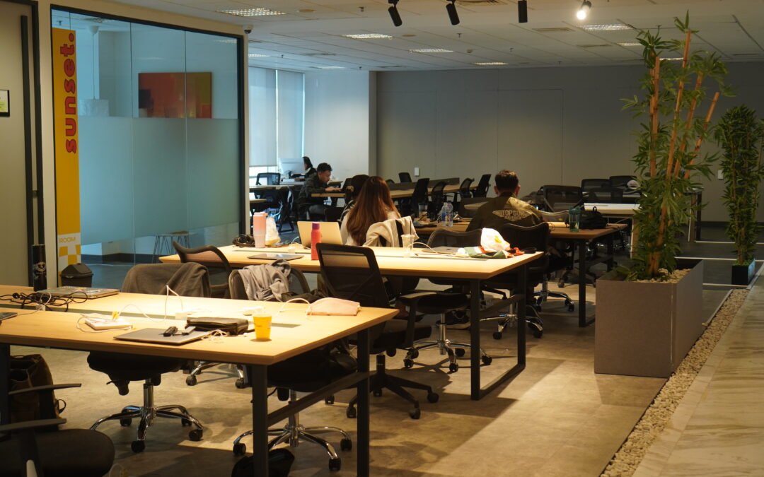 Struggling to Stay Motivated? A Supportive Coworking Circle Can Change Everything